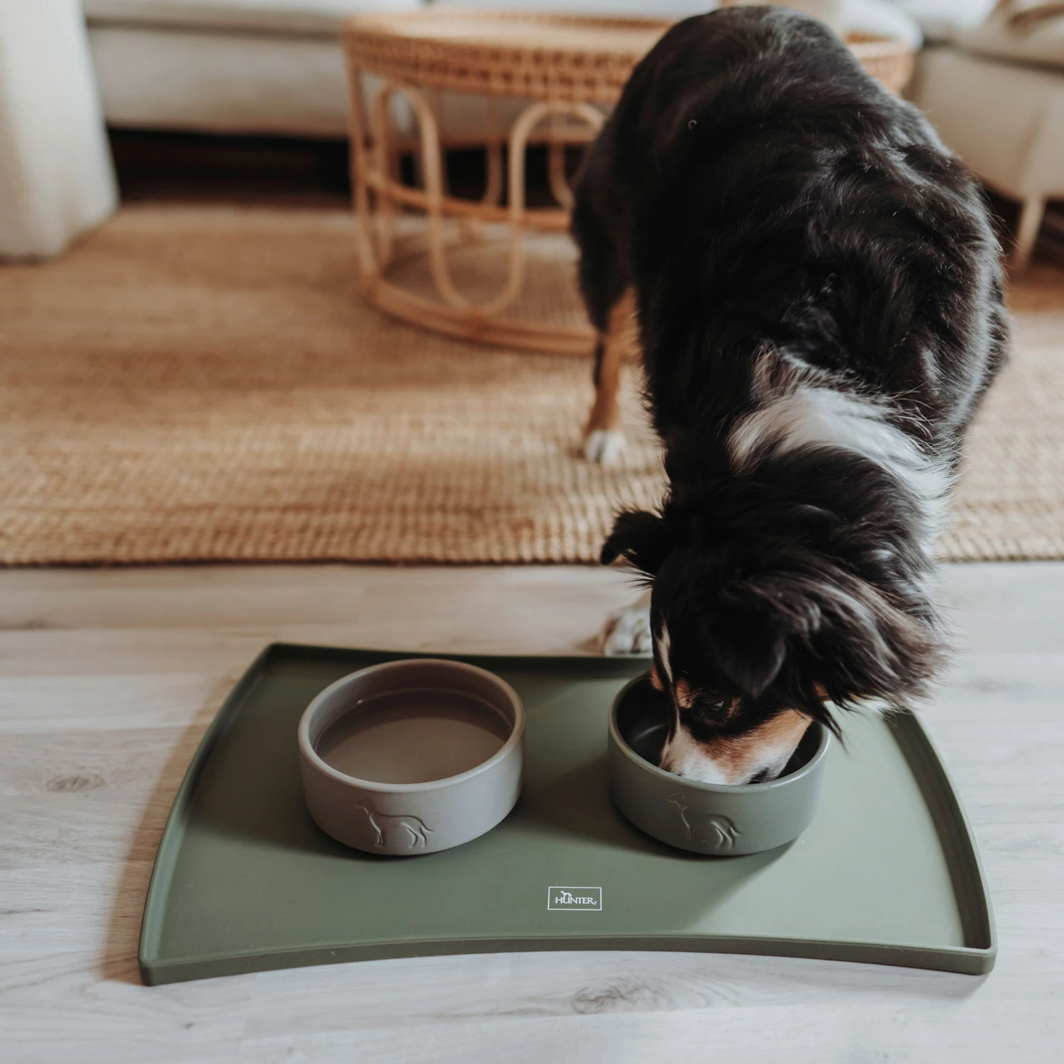 Hunter Napfunterlage Selection S 48x30cm Olivgrün 2 Hunter Napfunterlage Selection S 48x30cm Olivgrün – Bild 2